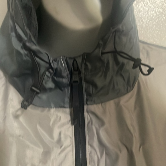 Under Armour Black and Gray Performance Jacket - Picture 8 of 16